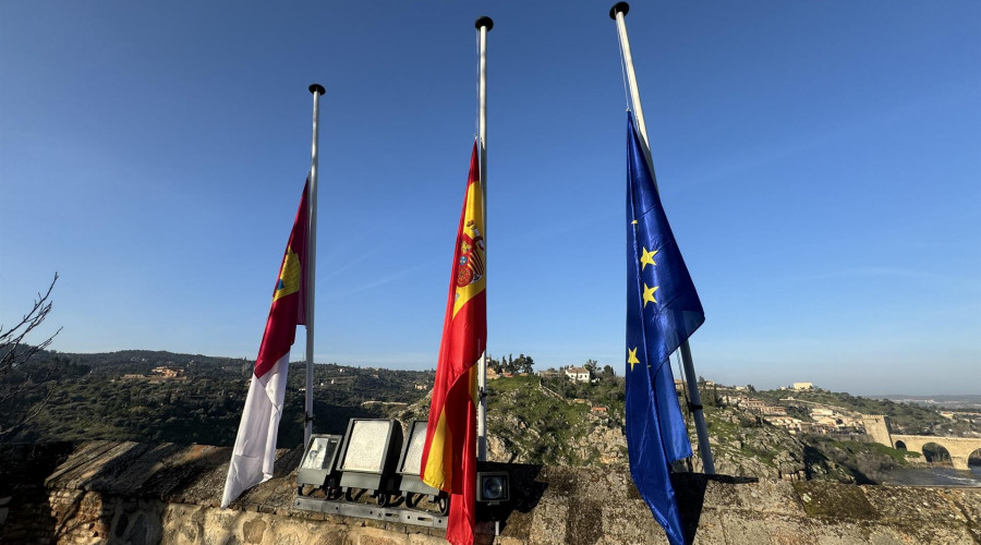 Las Cortes con banderas a media asta en memoria del expresidente de la Comisión Europea, Jacques Delors