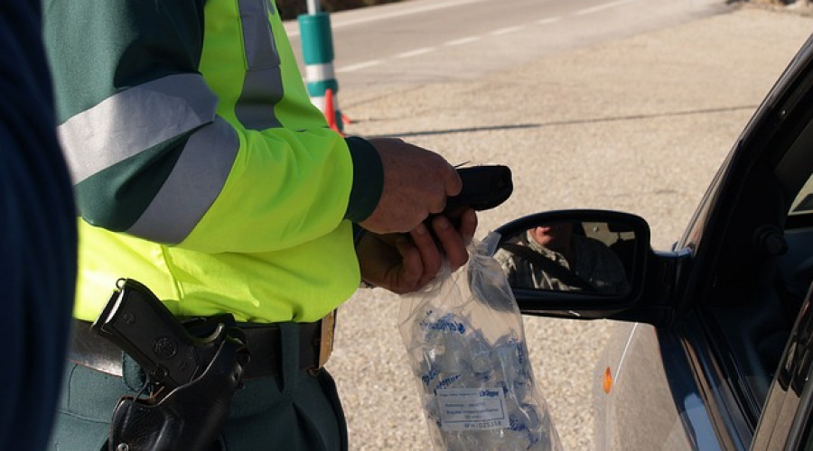 La DGT realiza una campaña de control de alcohol y drogas en conductores