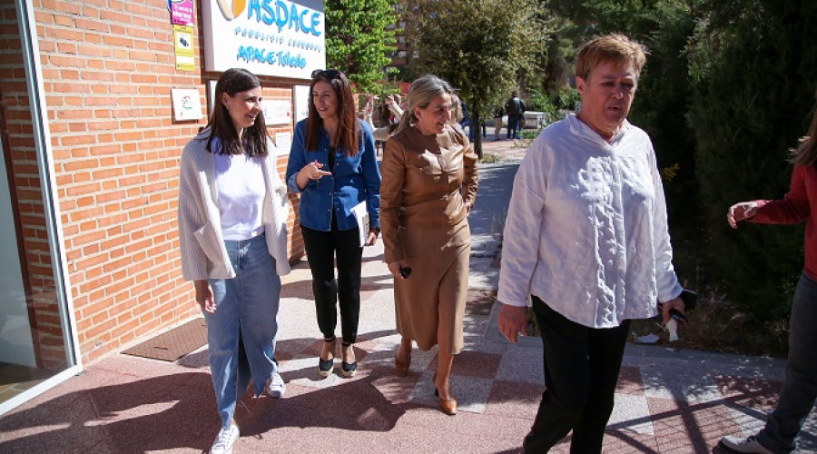 Tolón mantiene una reunión de trabajo con los responsables del centro de educación especial de APACE