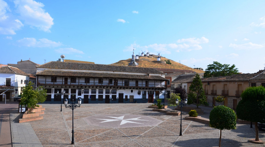 Consuegra convoca dos plazas de administrativo