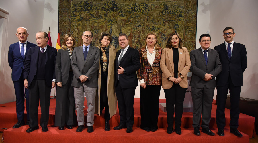García-Page agradece a Rafael Canogar “engrandecer el patrimonio cultural de la ciudad de Toledo” con la cesión de su obra