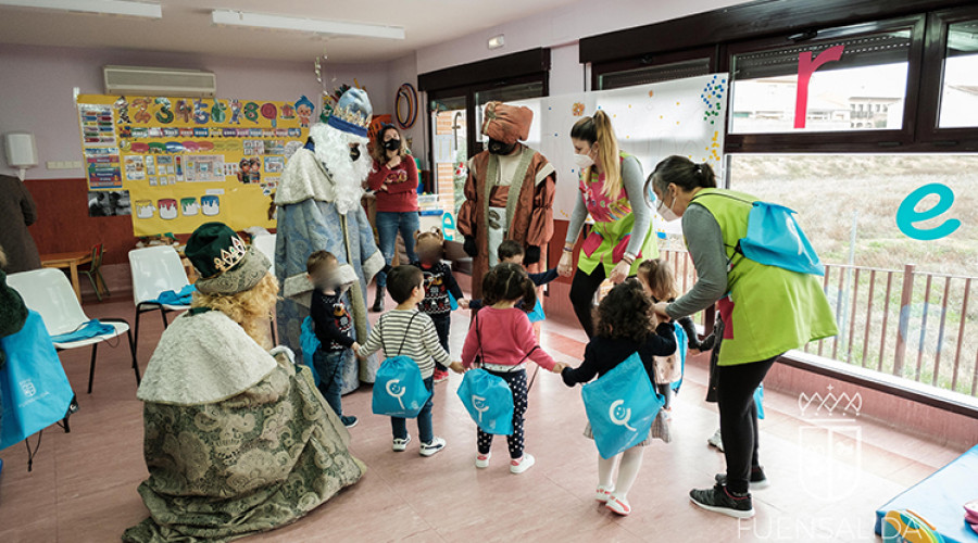 Fuensalida: Los Reyes Magos en el Centro de Día Infantil